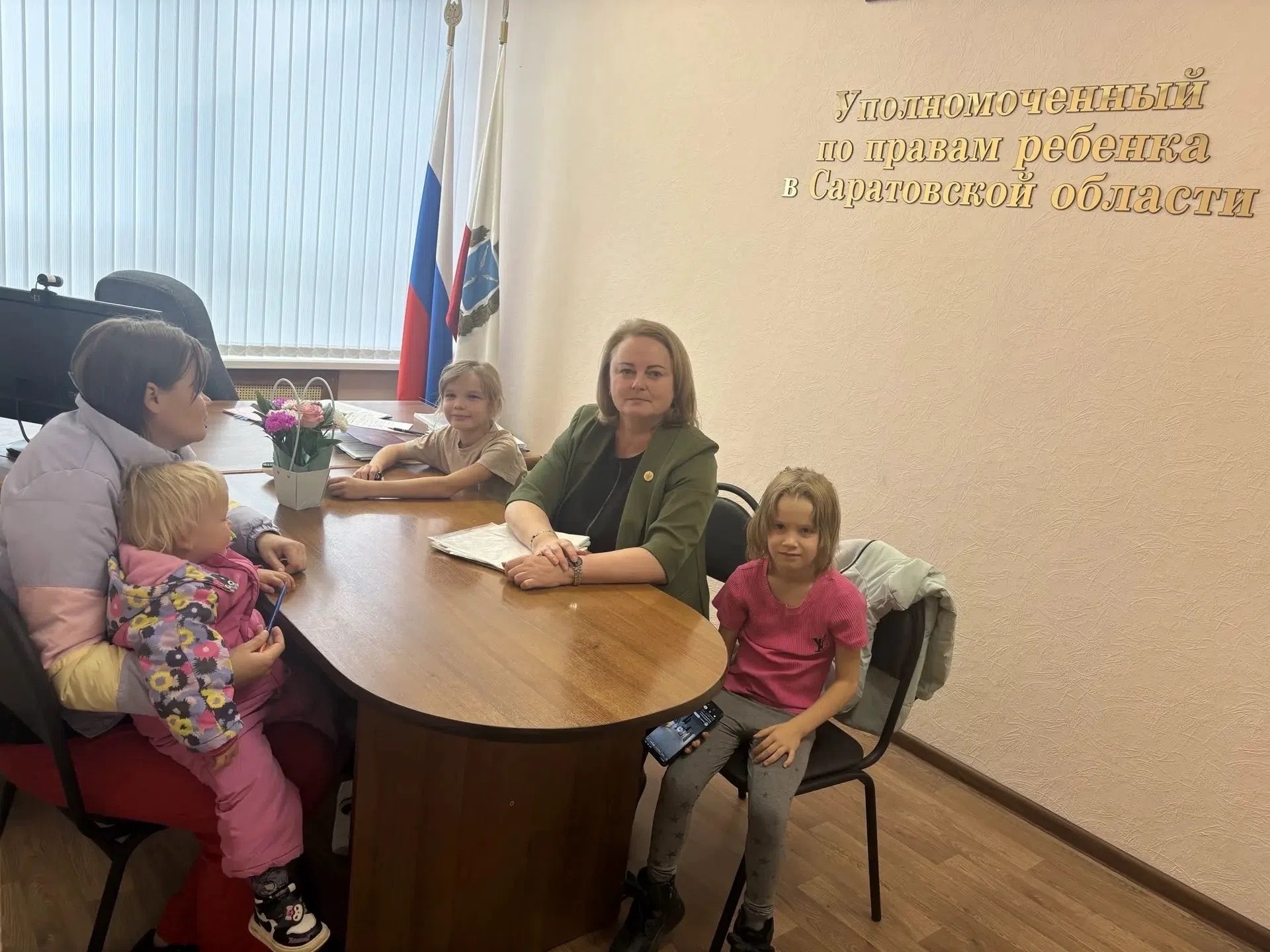Год вместе после воссоединения семьи, школьный конфликт и помощь в лечении: итоги личного приёма Уполномоченного по правам ребёнка